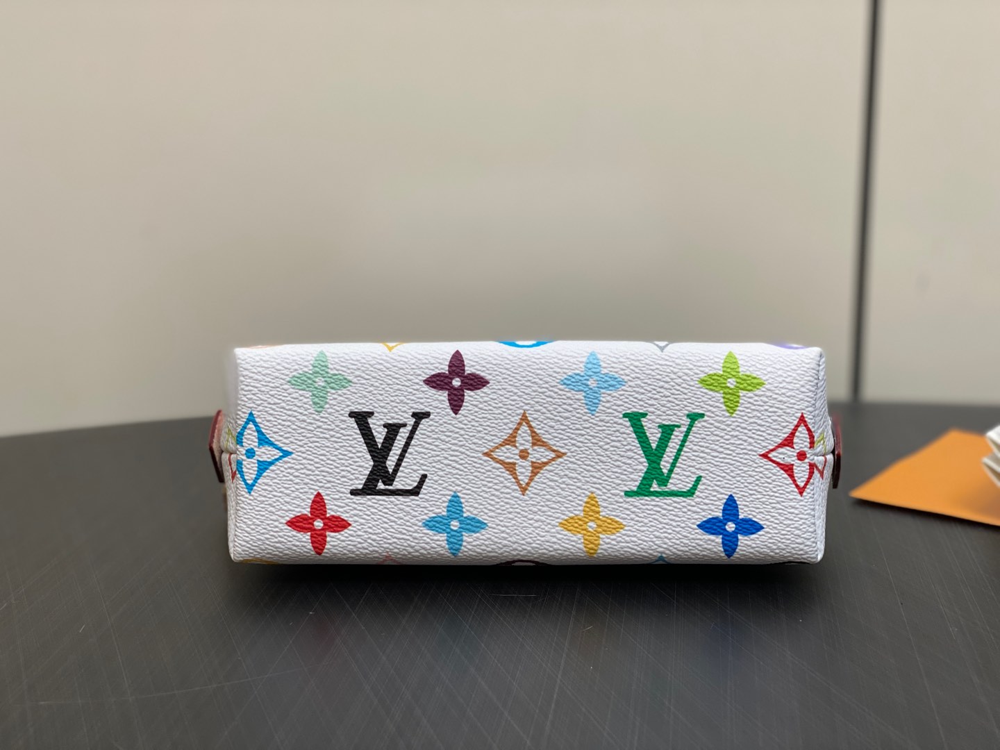 Louis Vuitton Pochette Cosmétique(19 x 12 x 6CM)