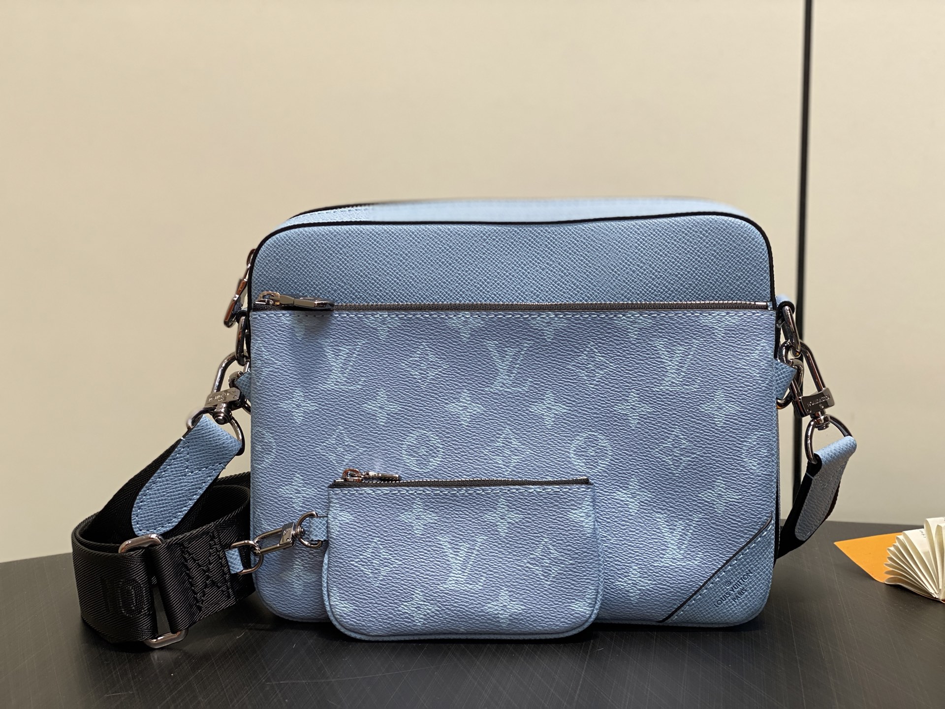 Louis Vuitton Trio Messenger Bag(18.5 x 7 x 25CM)