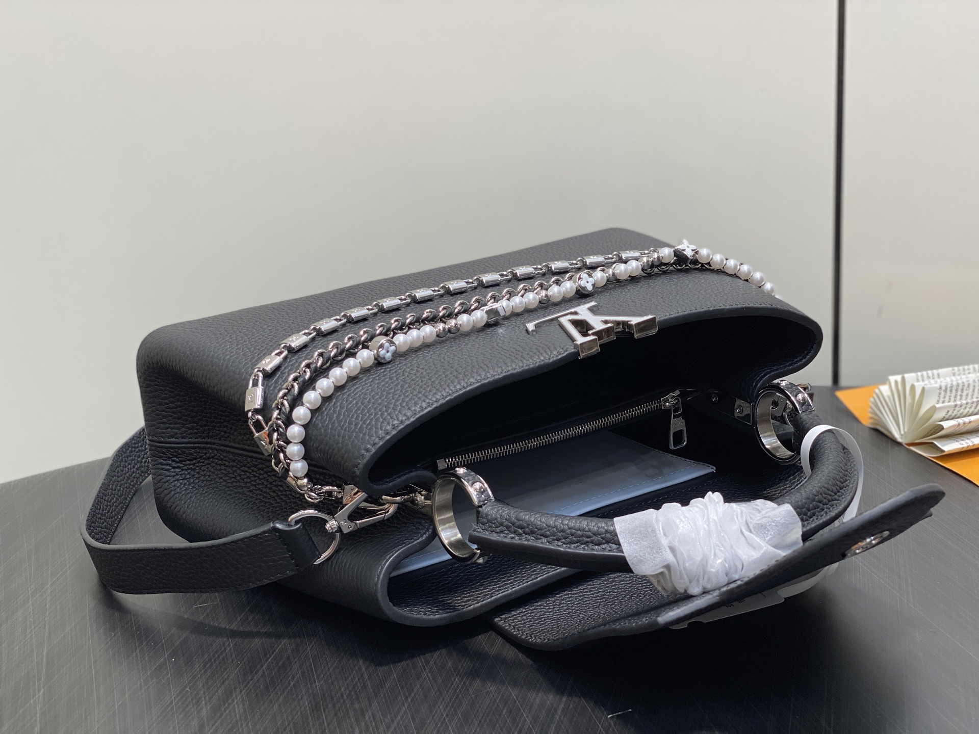 Louis Vuitton Capucines(31.5 x 20 x 11CM)