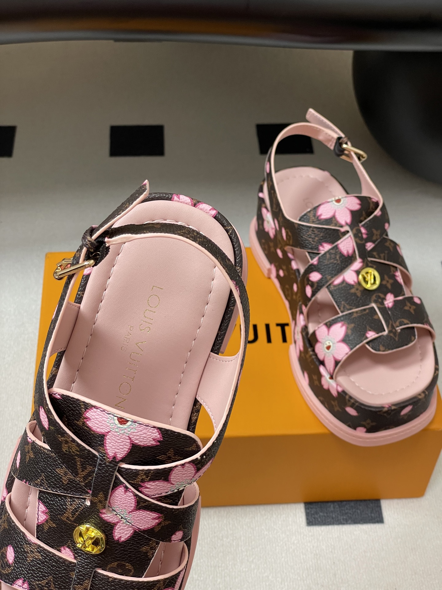 Louis Vuitton Maya Flatform Sandals(EU35-41)