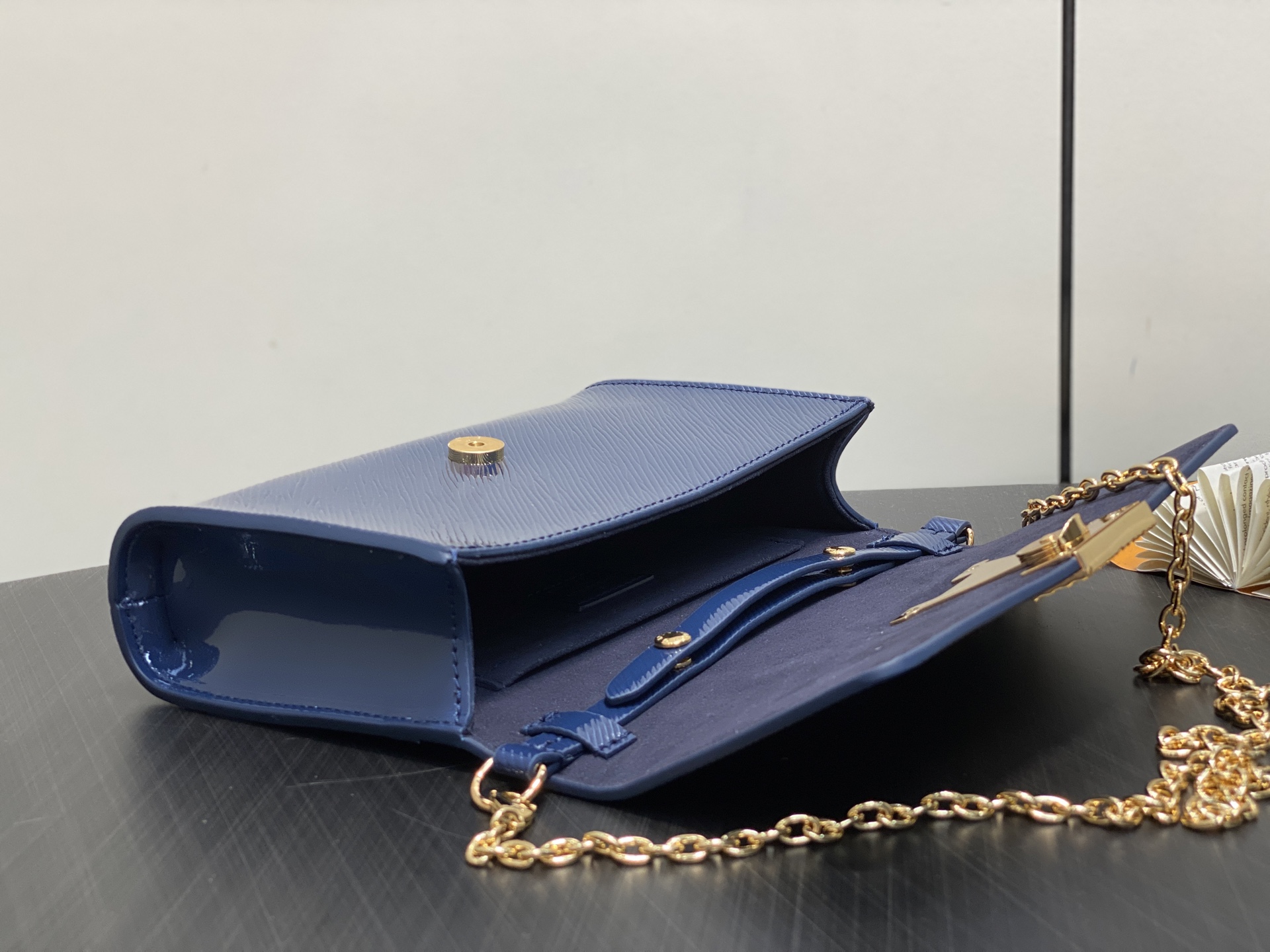 Louis Vuitton Pochette Louise (22 x 14 x5CM)