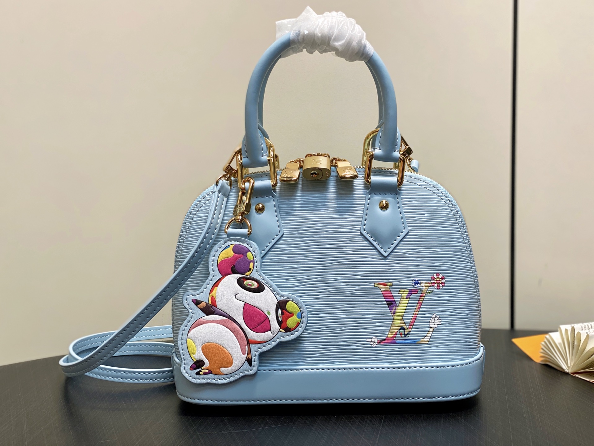 LV Alma BB(23.5 x 17.5 x 11.5CM)