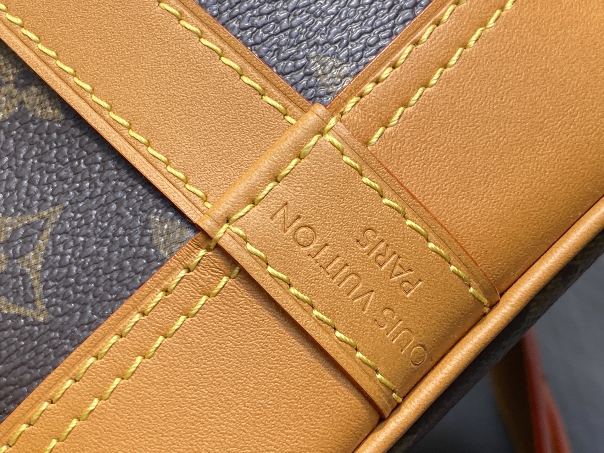 Louis Vuitton Noé Cargo Bucket(24 x 16 x 22 CM)