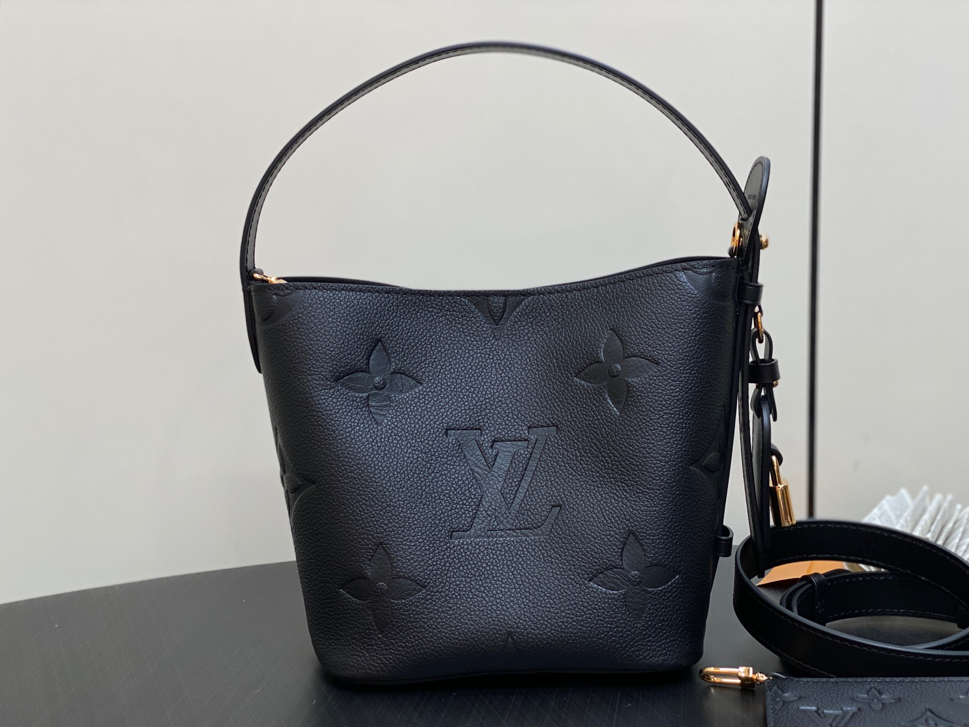 Louis Vuitton All In Bucket(18 x 12 x 16CM)
