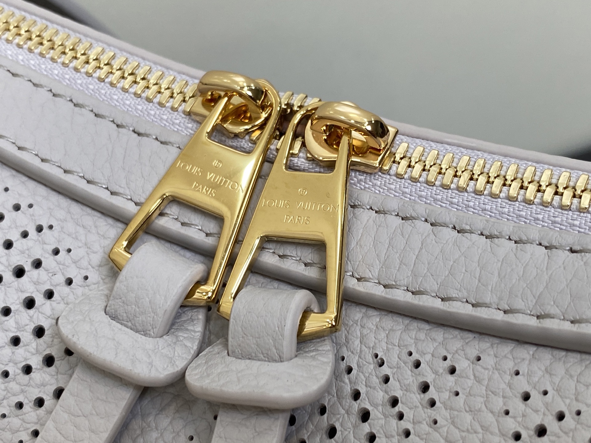 Louis Vuitton Hand It All Bag (18 x 13 x 29CM)