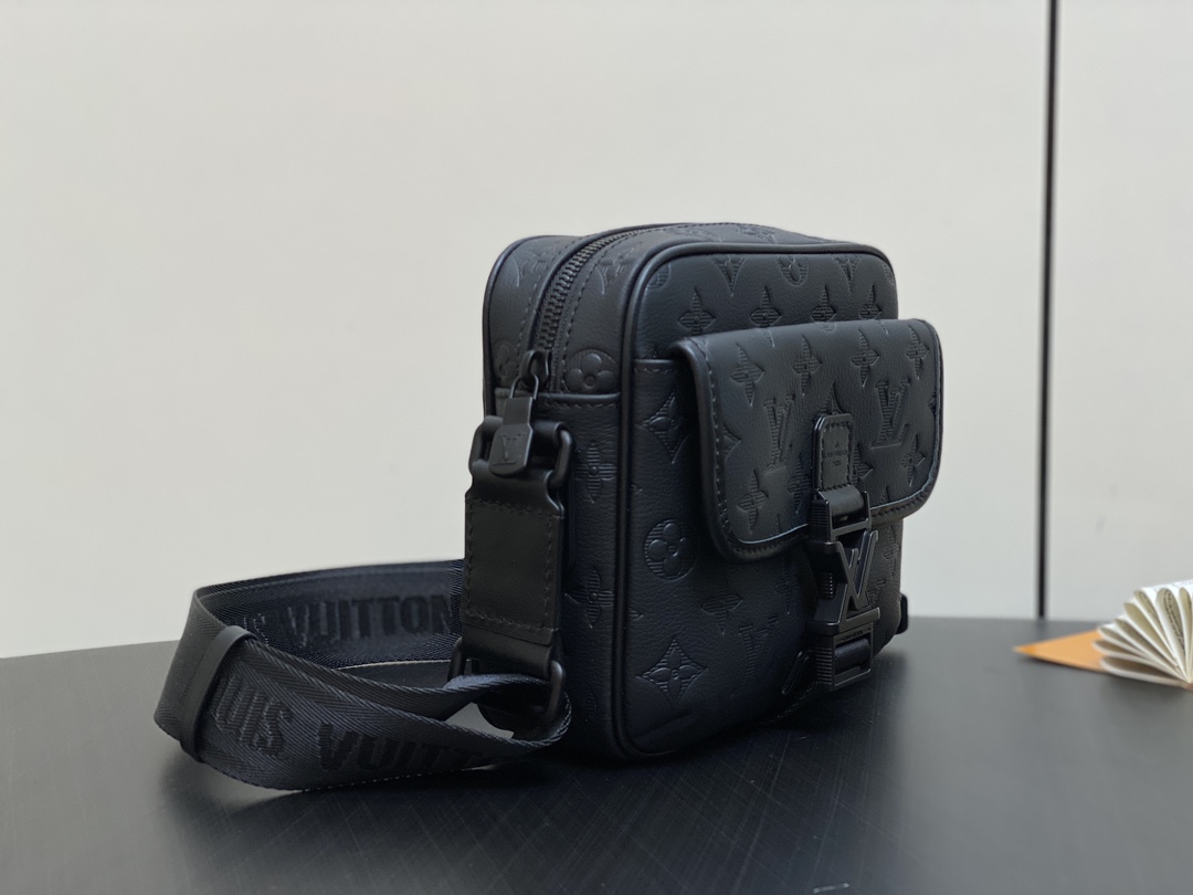 Louis Vuitton Getaway Messenger Bag(18 × 17 × 7.8CM)