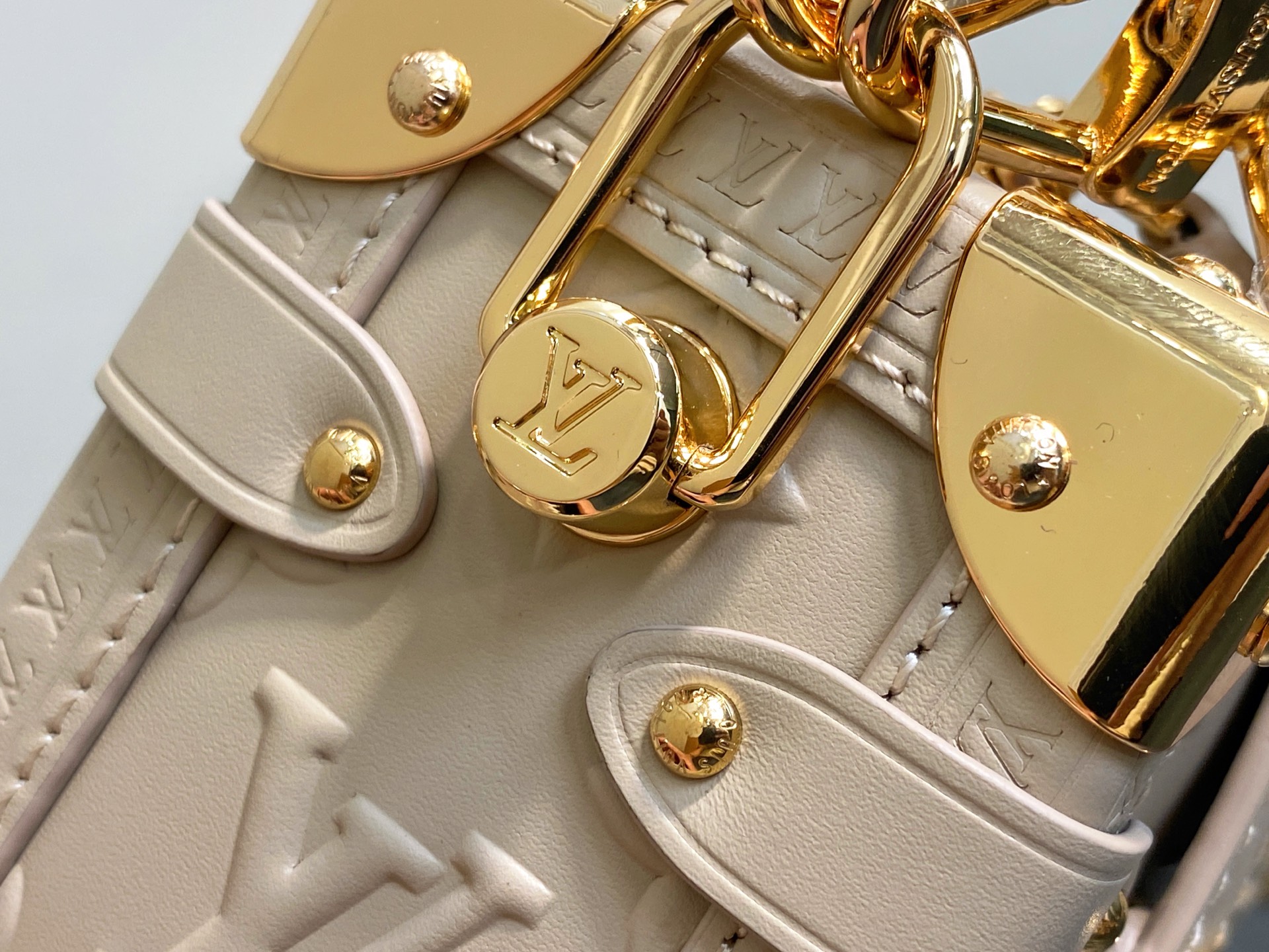 Louis Vuitton Side Trunk Bag (18.0 x 12.5 x 8 CM)