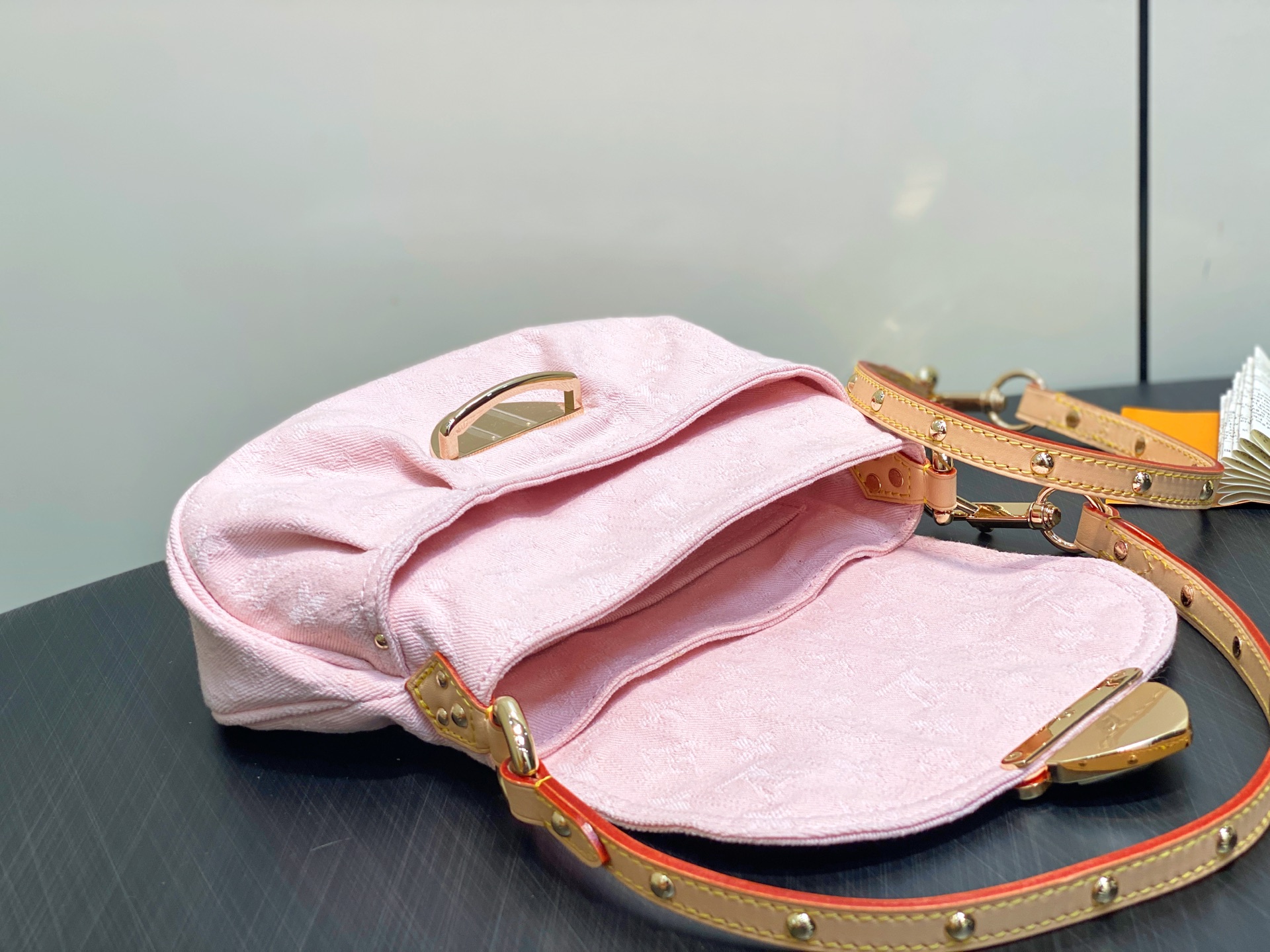 Louis Vuitton Sunset Bag(27 × 18 × 3CM)