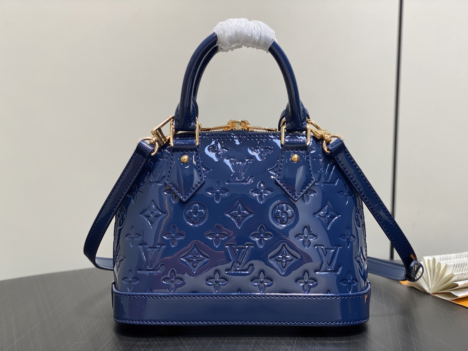 LV Alma BB(23.5 x 17.5 x 11.5CM)