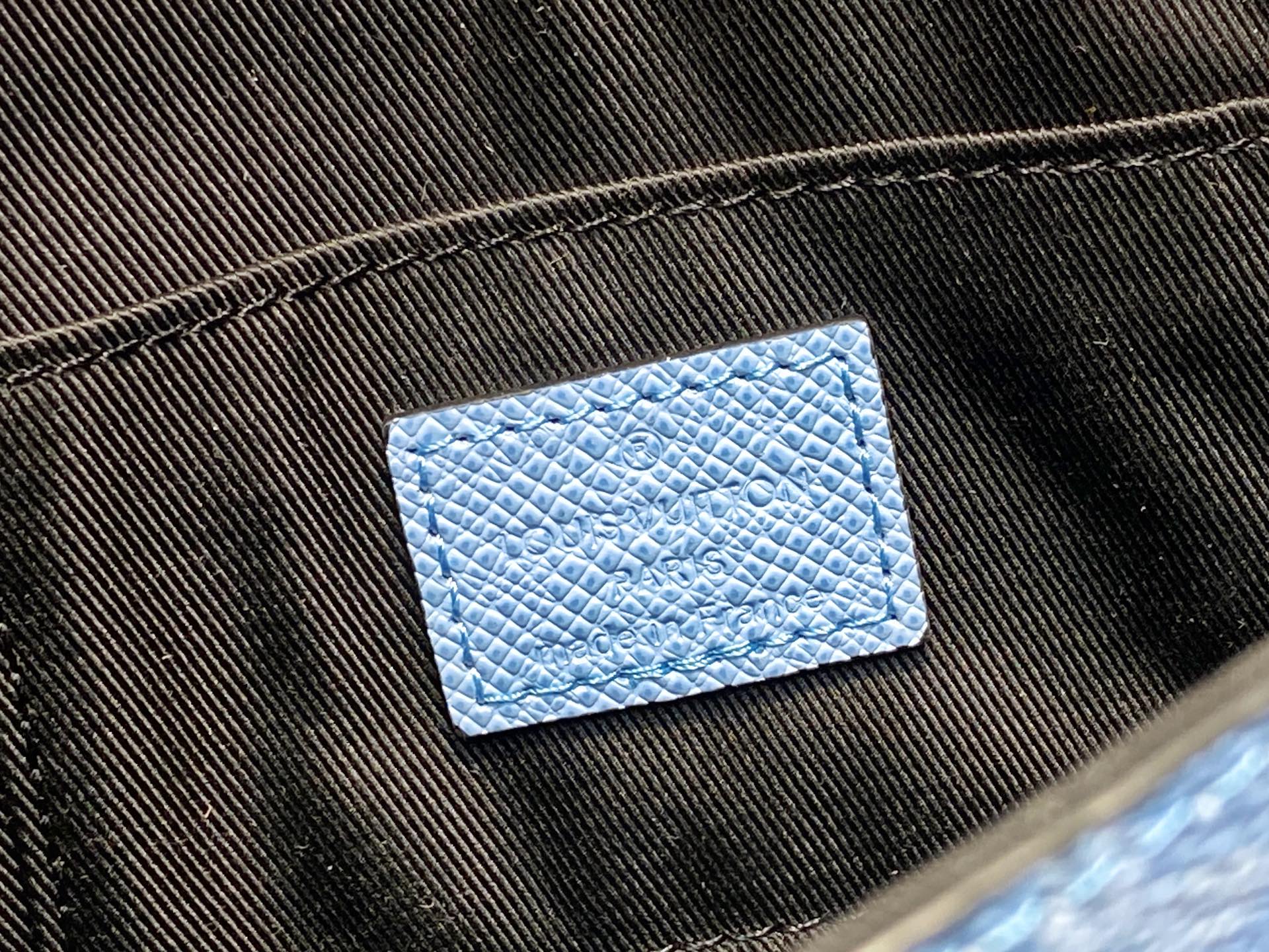 Louis Vuitton Pulse Messenger Bag(22.5 × 16 × 5 CM)