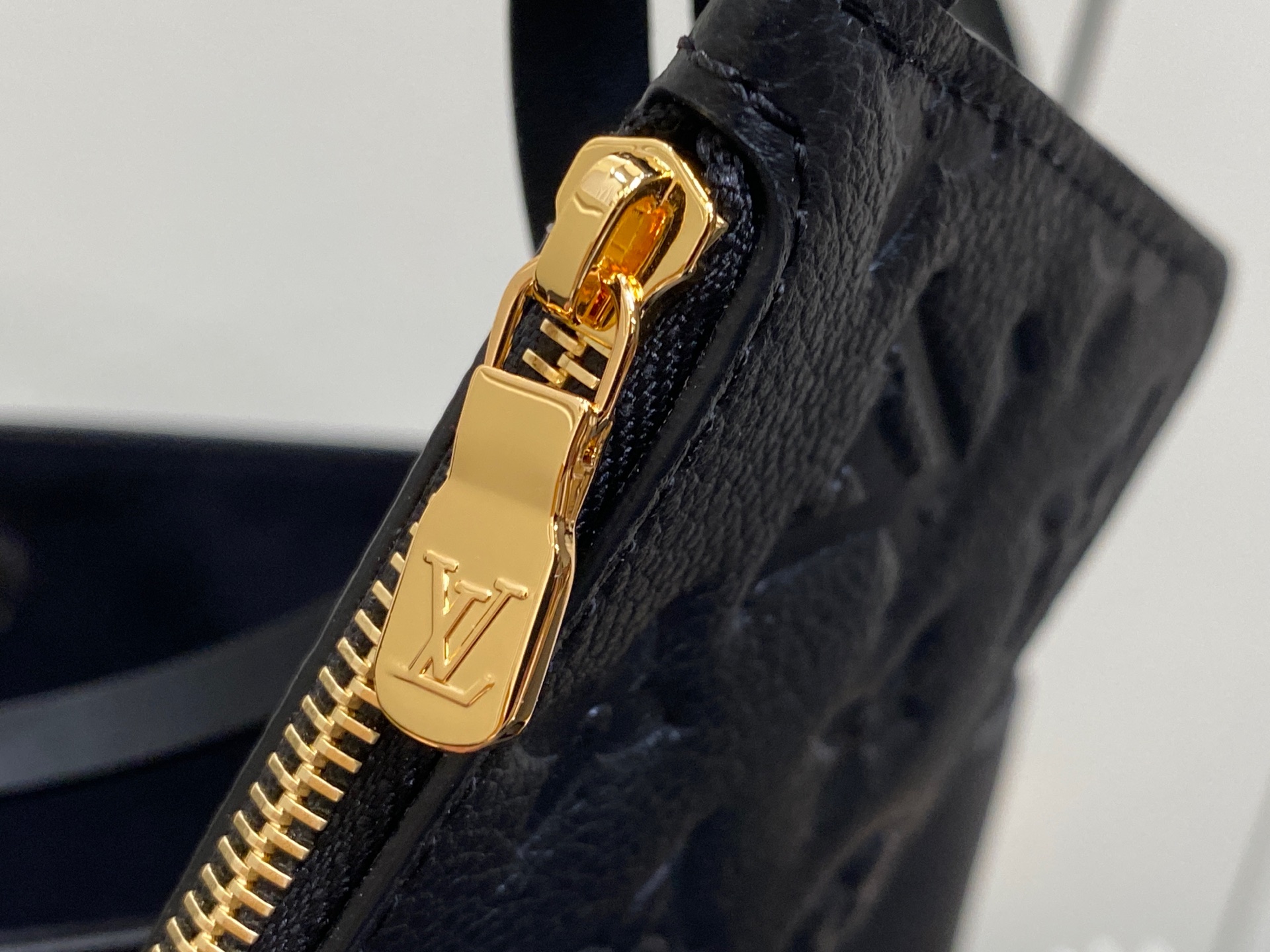 Louis Vuitton All In Bucket(18 x 12 x 16CM)