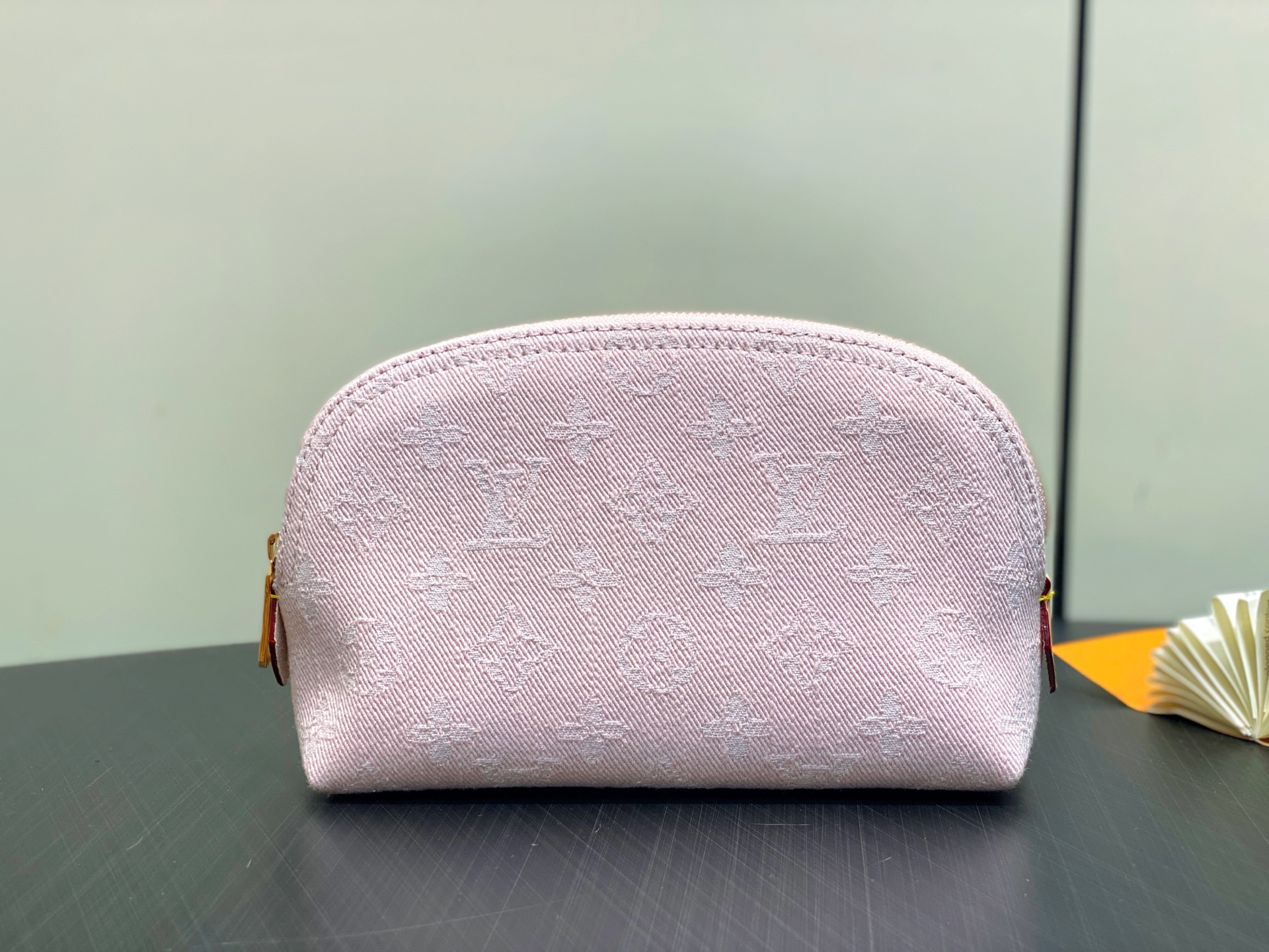 Louis Vuitton Pochette Cosmétique(19 x 12 x 6CM)