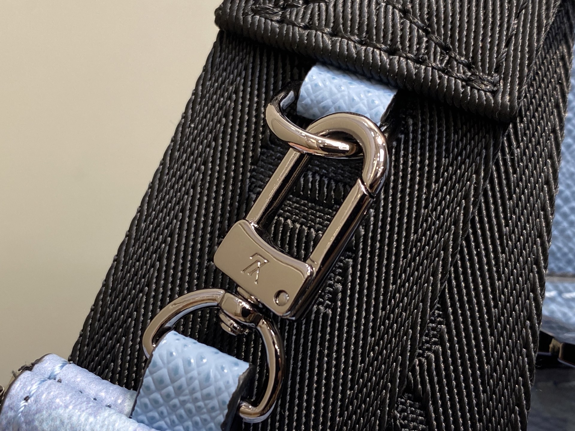 Louis Vuitton Trio Messenger Bag(18.5 x 7 x 25CM)