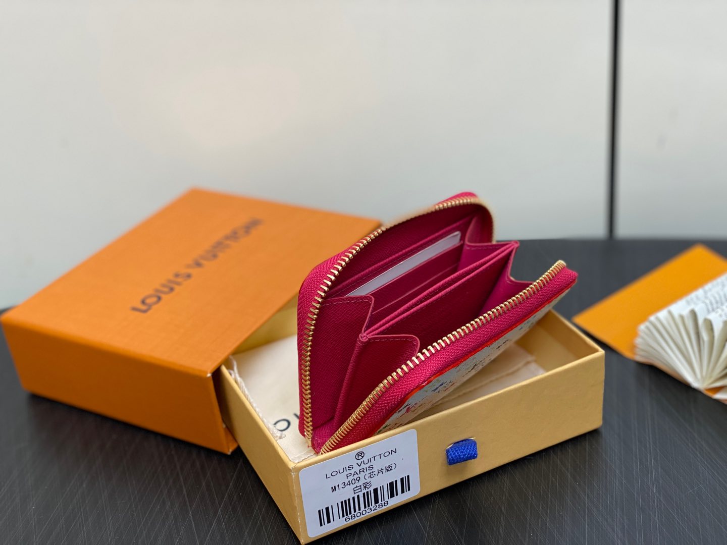 Louis Vuitton ZIPPY Wallet(11 x 8.5 x 2 CM)