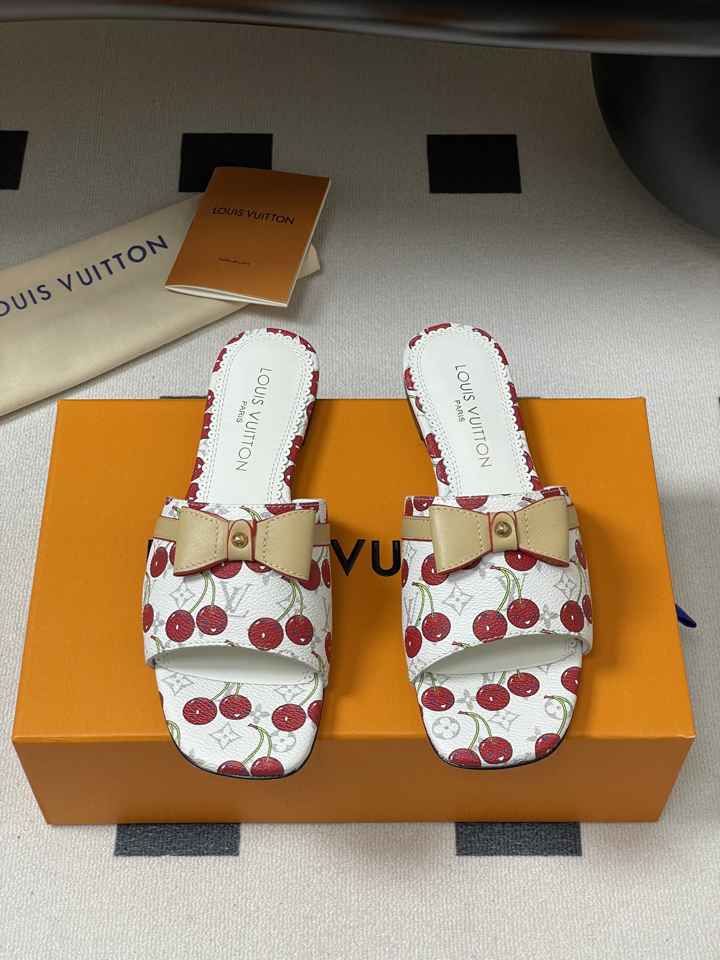 Louis Vuitton Slides(EU35-41)