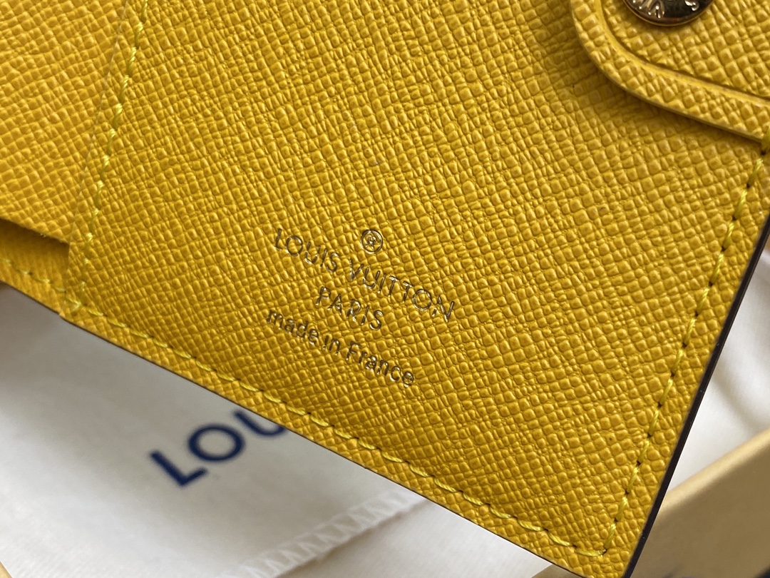 Louis Vuitton Lisa Wallet (9×11.5×1.5CM)