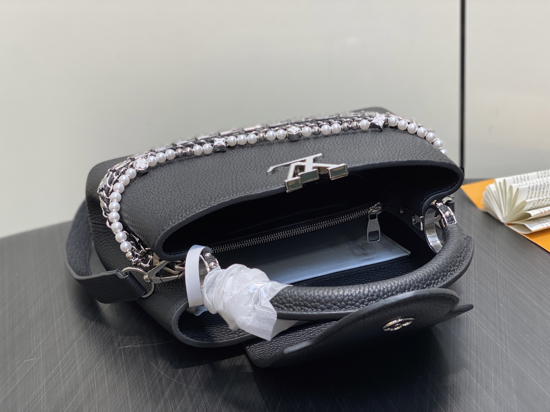 Louis Vuitton Capucines(27×18×9 CM)