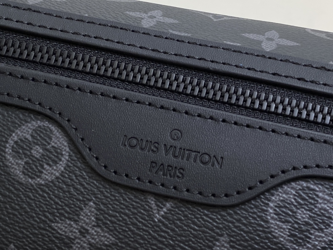 Louis Vuitton Voyager Messenger Bag(22.5 x 11 x 33CM)