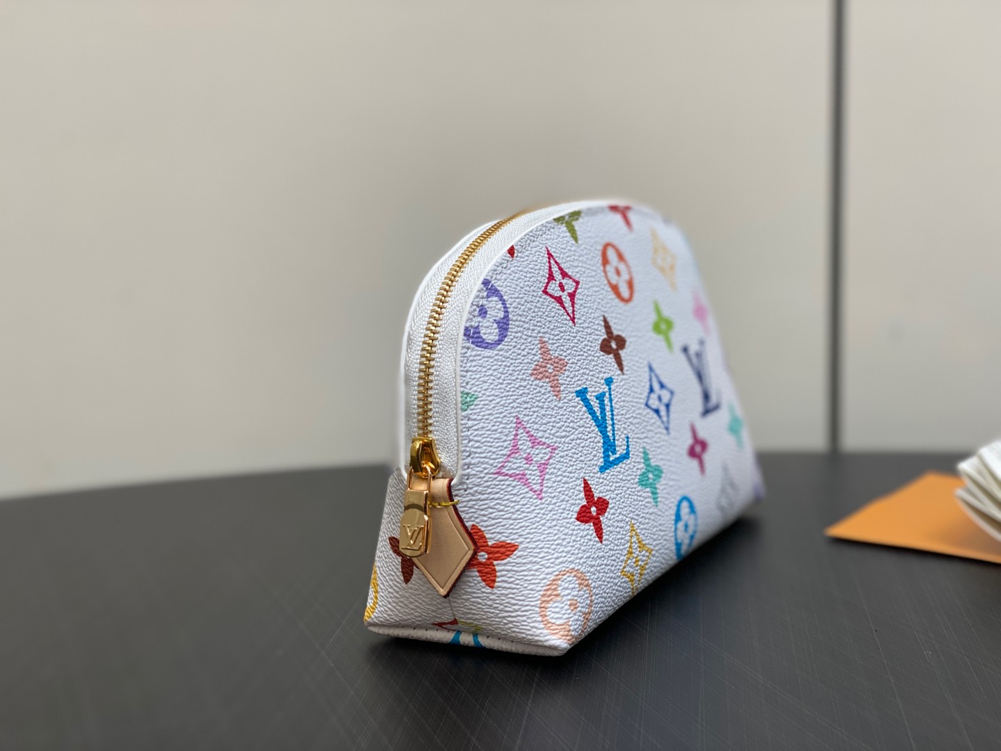 Louis Vuitton Pochette Cosmétique(19 x 12 x 6CM)