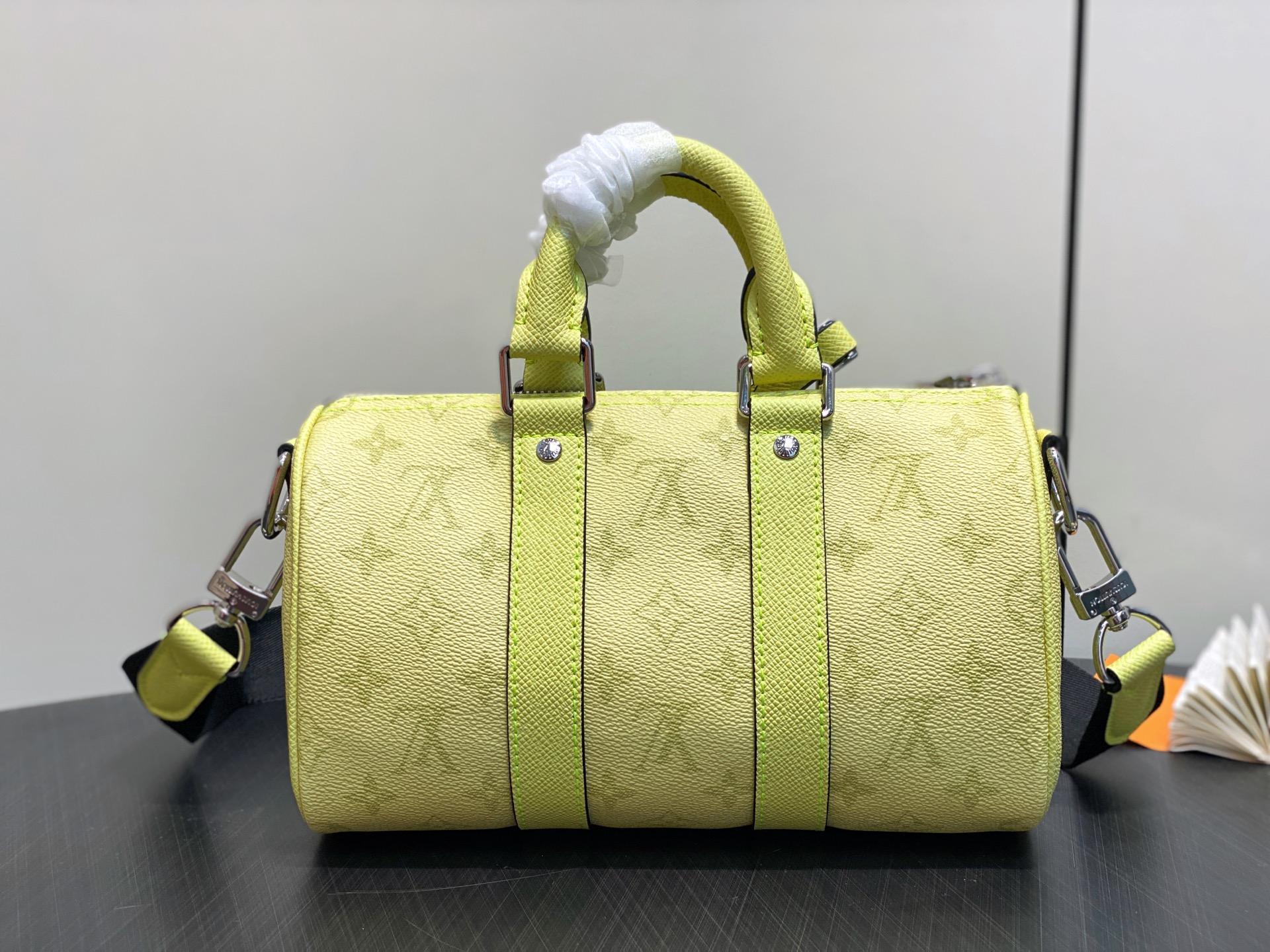 Louis Vuitton Keepall Bandoulière 25 (15 x 11 x 25CM)