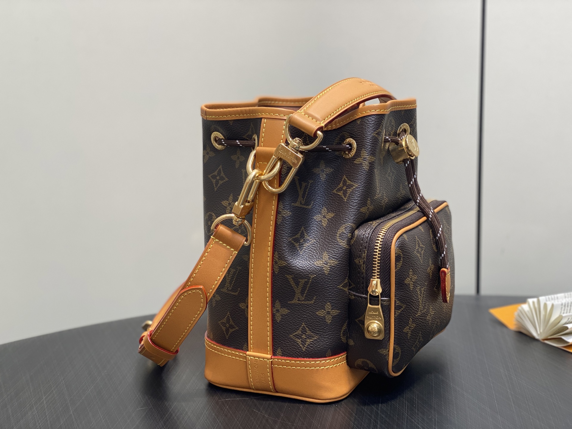 Louis Vuitton Noé Cargo Bucket(24 x 16 x 22 CM)