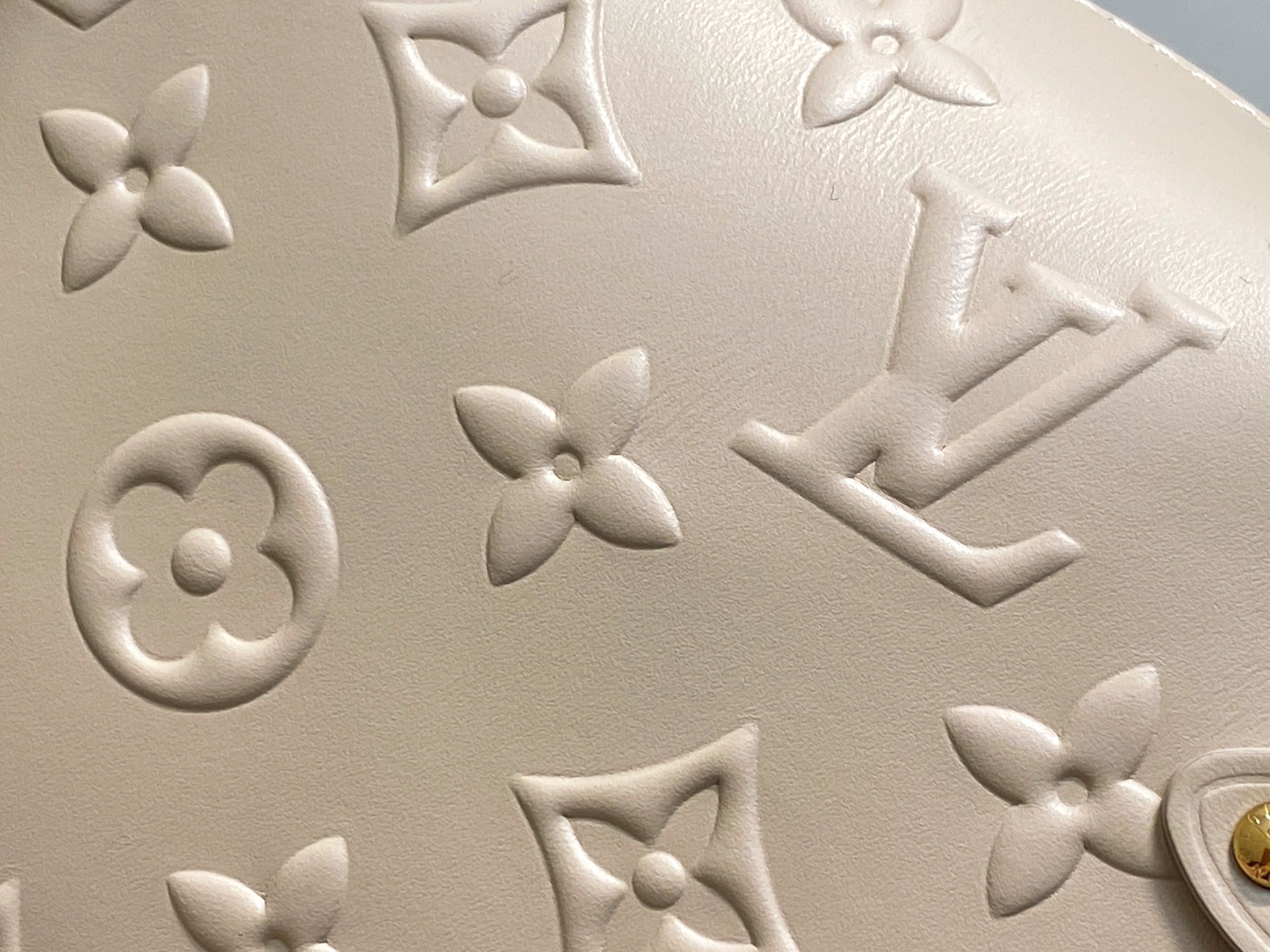 Louis Vuitton Side Trunk Bag (18.0 x 12.5 x 8 CM)