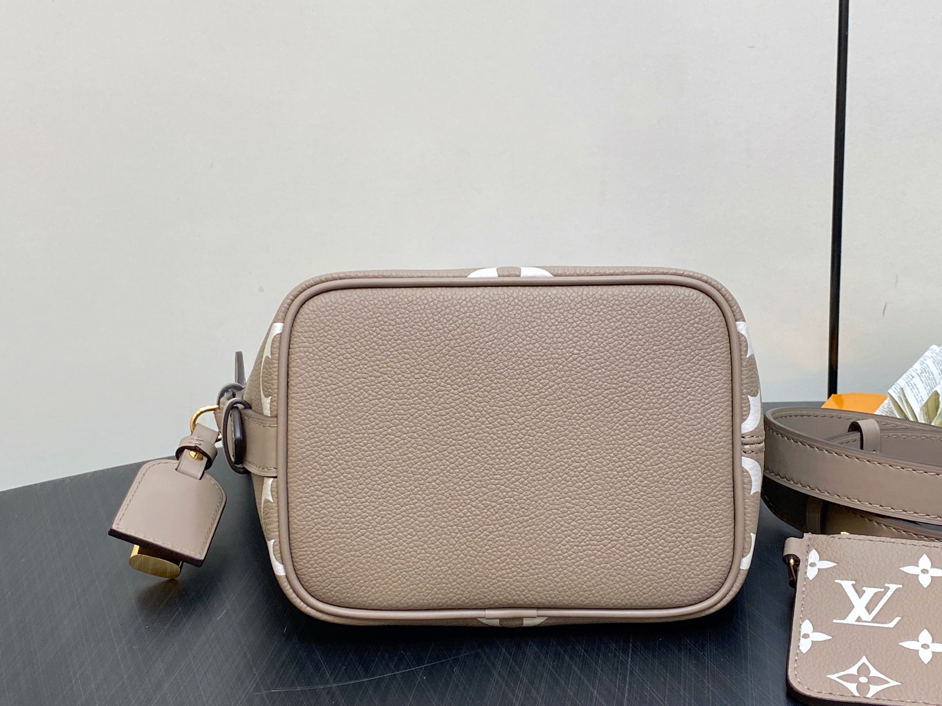 Louis Vuitton All In Bucket(18 x 12 x 16CM)