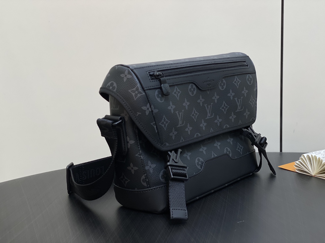 Louis Vuitton Voyager Messenger Bag(22.5 x 11 x 33CM)