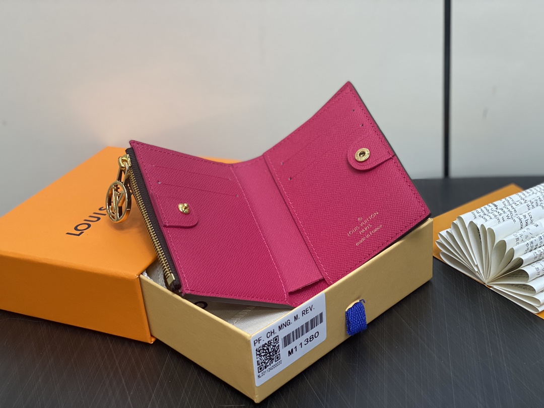 Louis Vuitton Lisa Wallet (9×11.5×1.5CM)