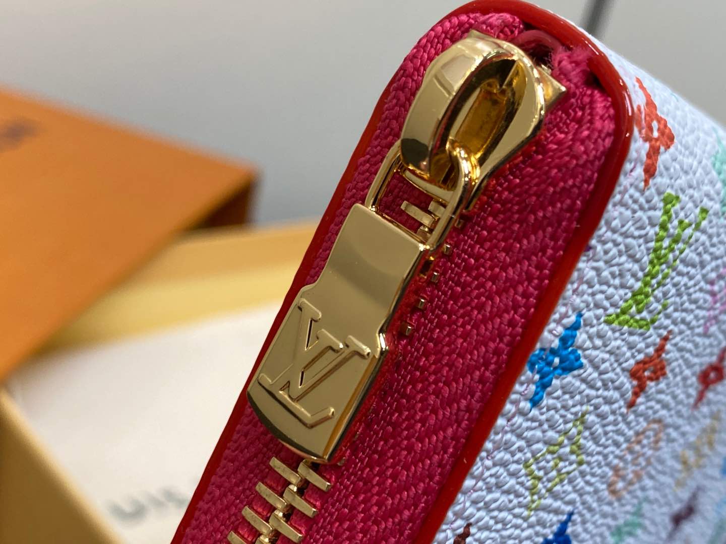 Louis Vuitton ZIPPY Wallet(11 x 8.5 x 2 CM)