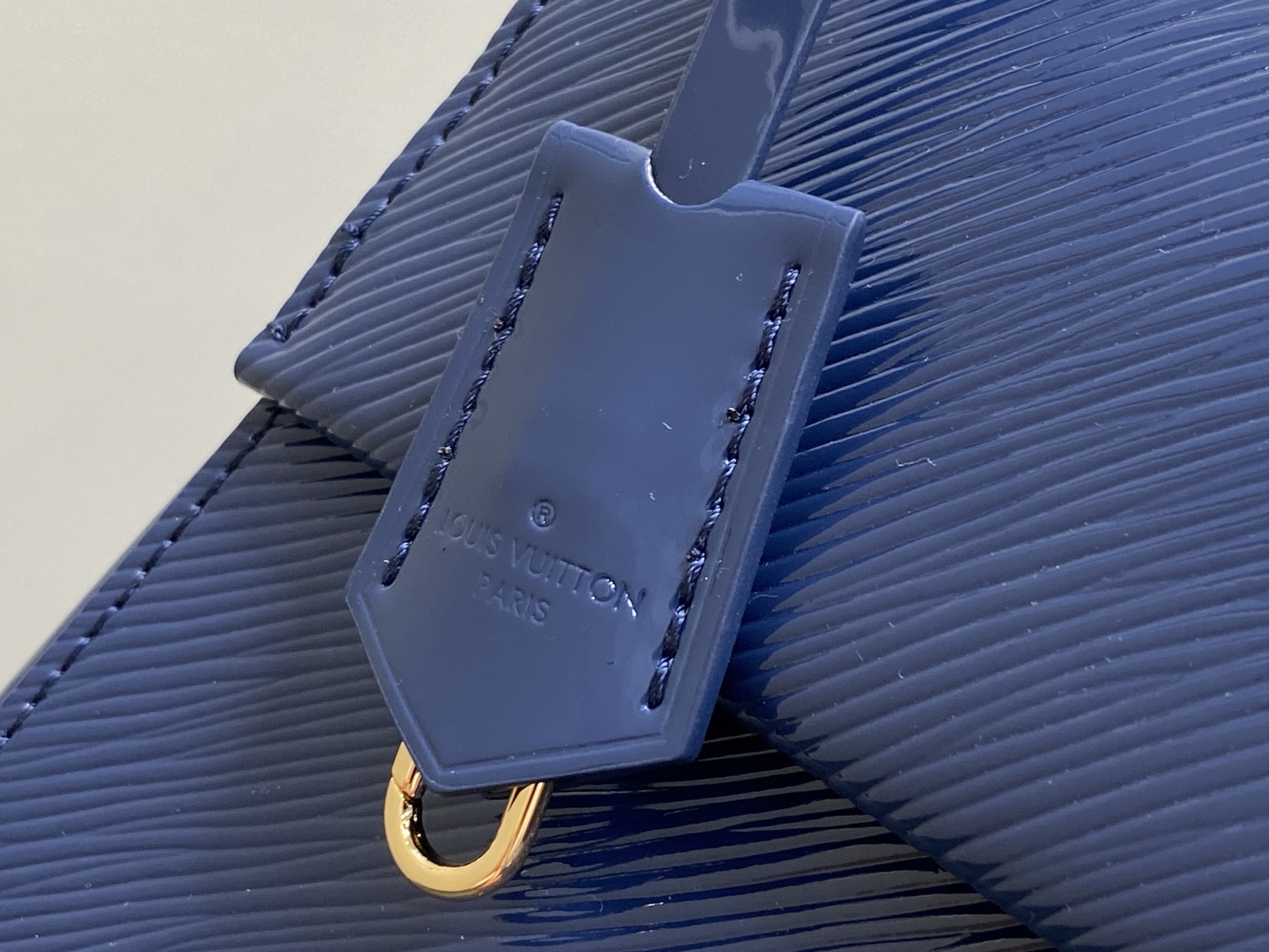 Louis Vuitton Cluny Bag (28 x 20 x 10CM)