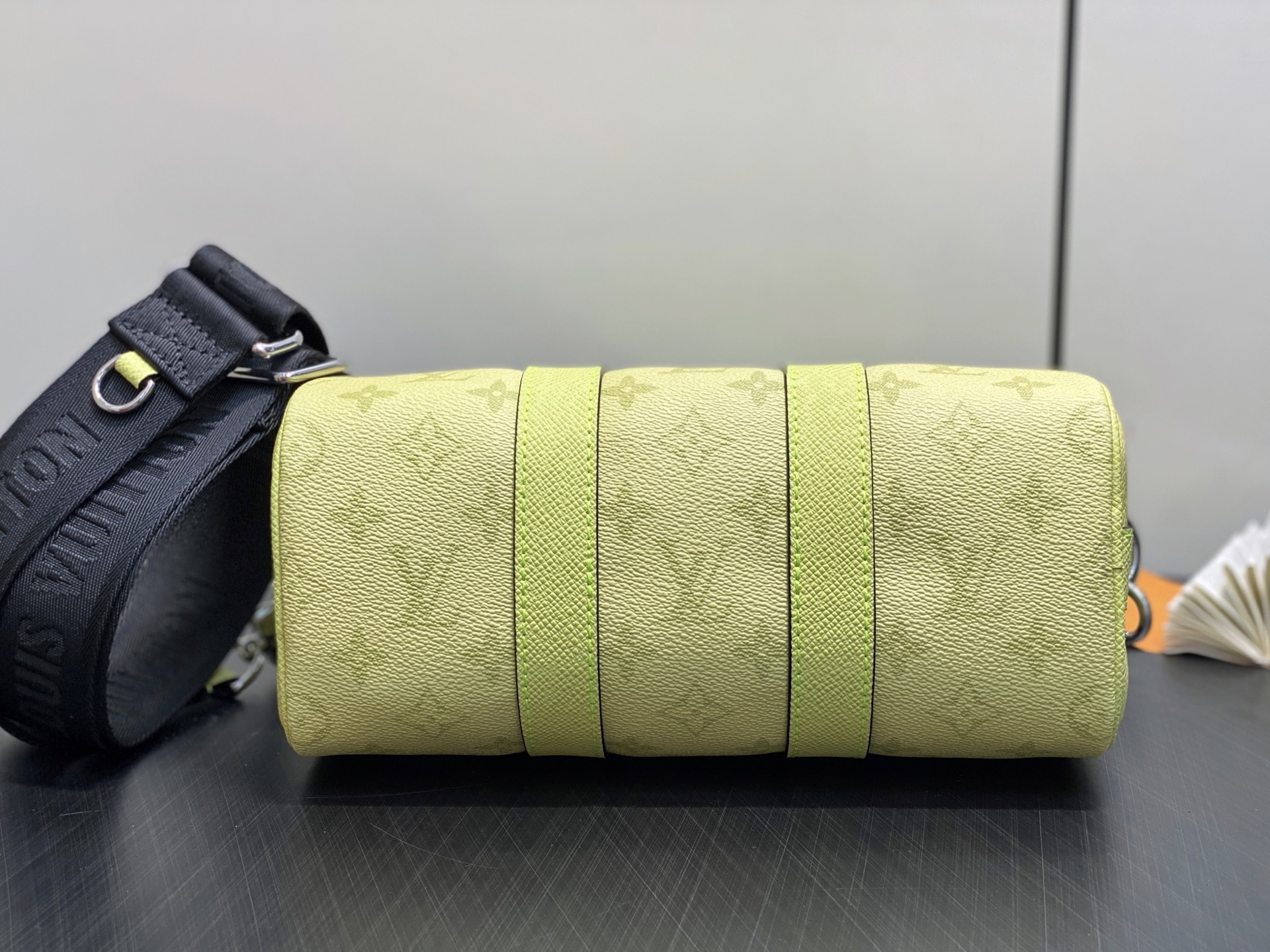 Louis Vuitton Keepall Bandoulière 25 (15 x 11 x 25CM)