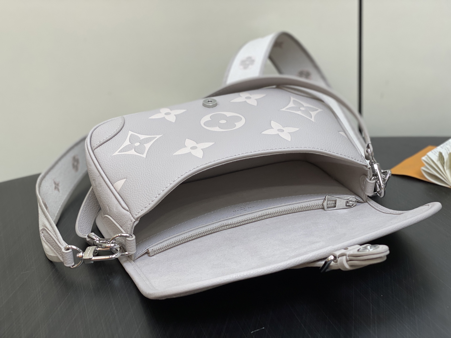 Louis Vuitton Diane Bag (15 x 9 x 24CM)