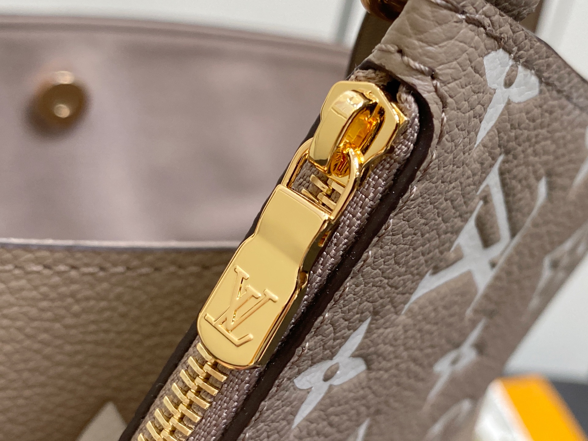 Louis Vuitton All In Bucket(18 x 12 x 16CM)