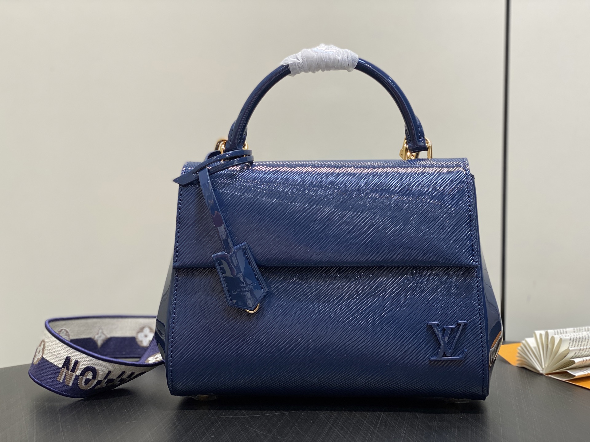 Louis Vuitton Cluny Bag (28 x 20 x 10CM)