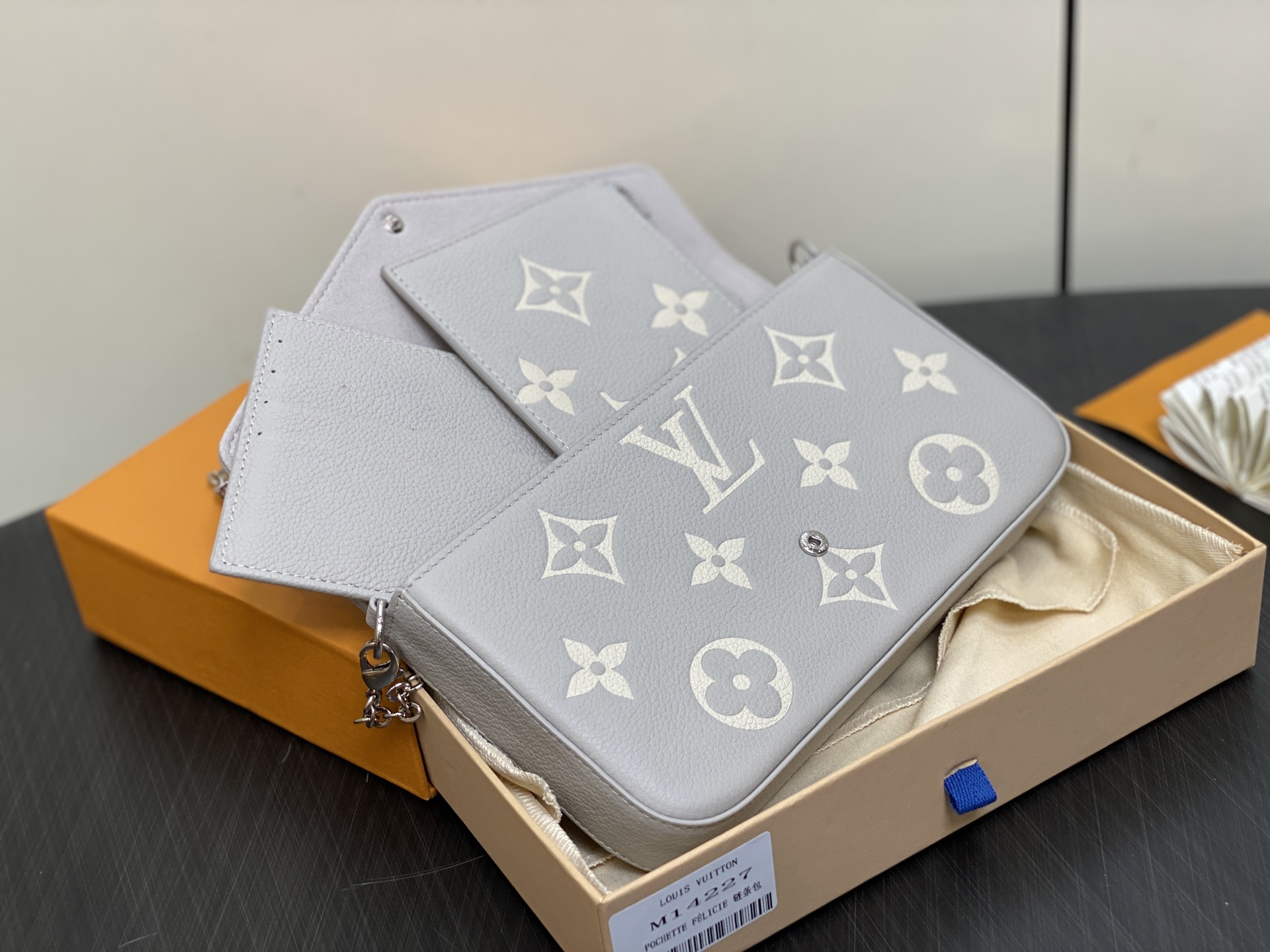 Louis Vuitton Félicie Pochette (21×12×3CM)