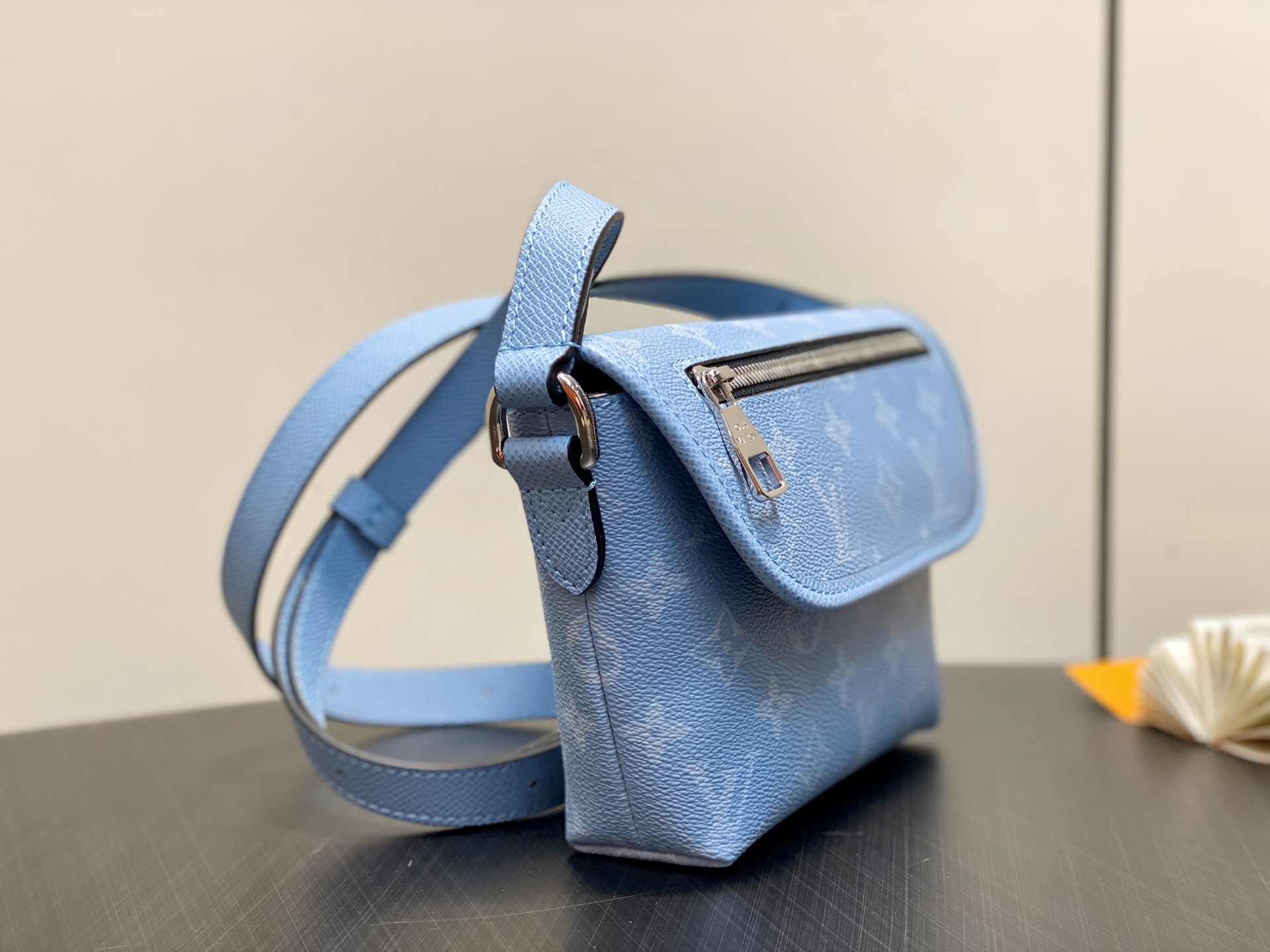 Louis Vuitton Pulse Messenger Bag(22.5 × 16 × 5 CM)