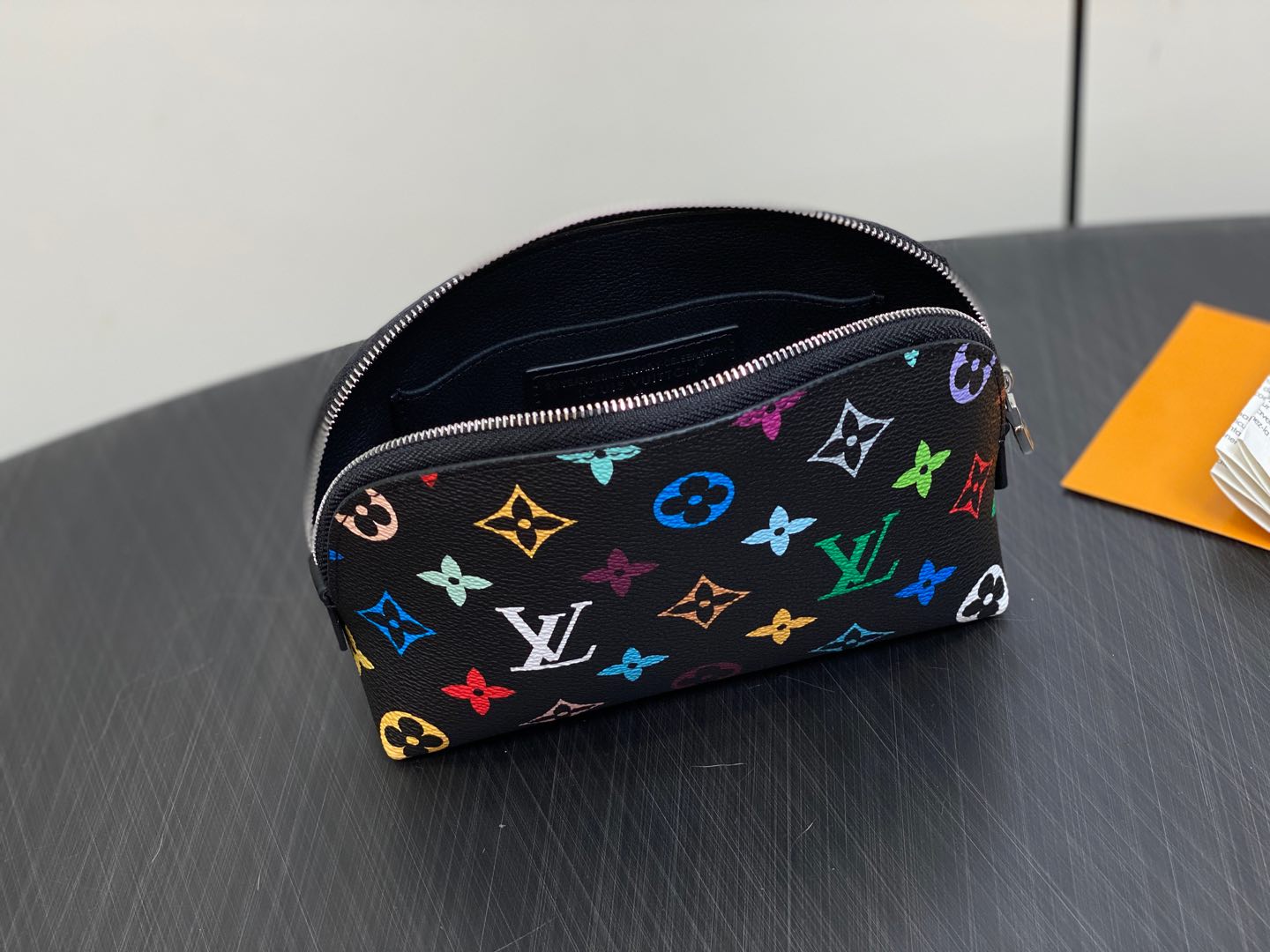 Louis Vuitton Pochette Cosmétique(19 x 12 x 6CM)