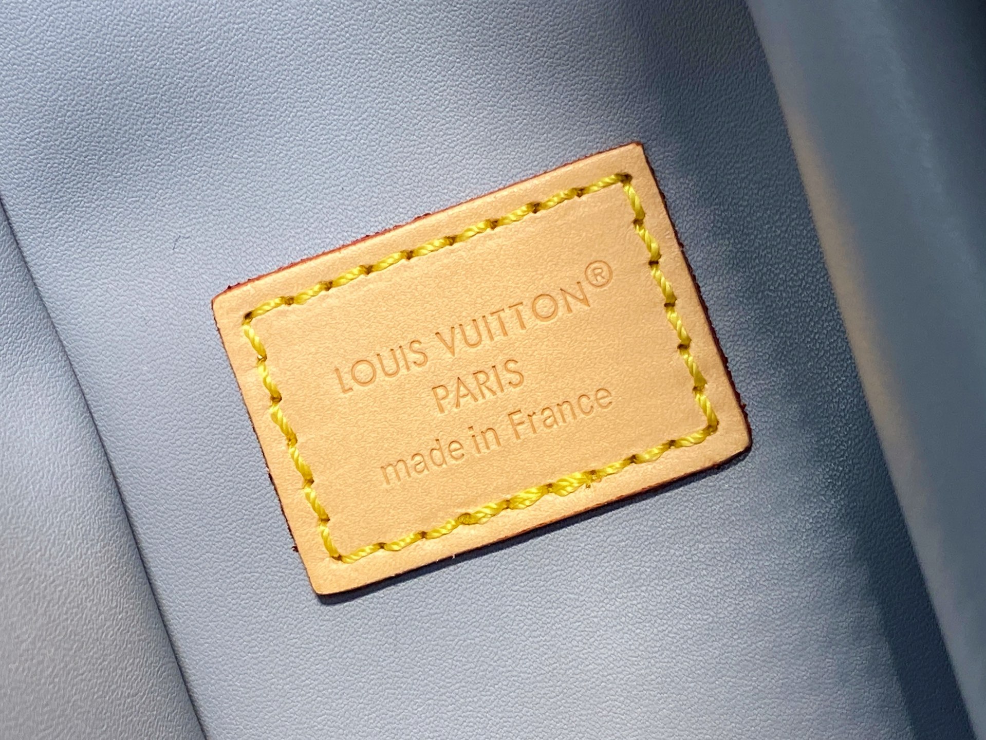 Louis Vuitton Side Trunk Bag (23.5 x 16.0 x 8.5CM)