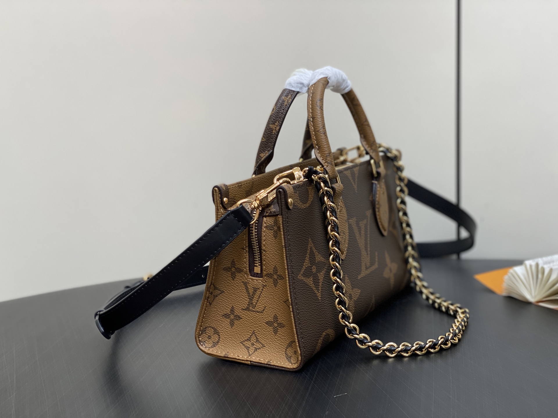 Louis Vuitton OnTheGo East West(13 x 10 x 25)