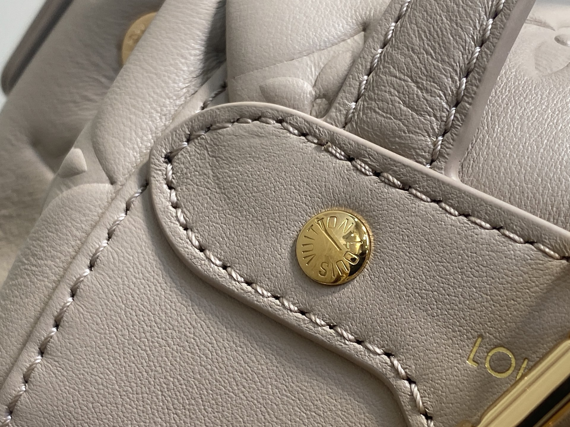 Louis Vuitton Coussin Backpack( 26 x 10 x 21CM)