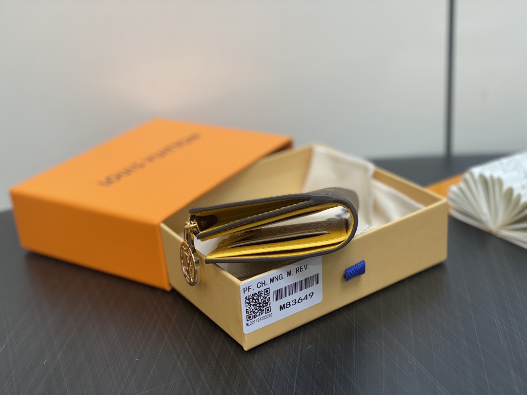 Louis Vuitton Lisa Wallet (9×11.5×1.5CM)