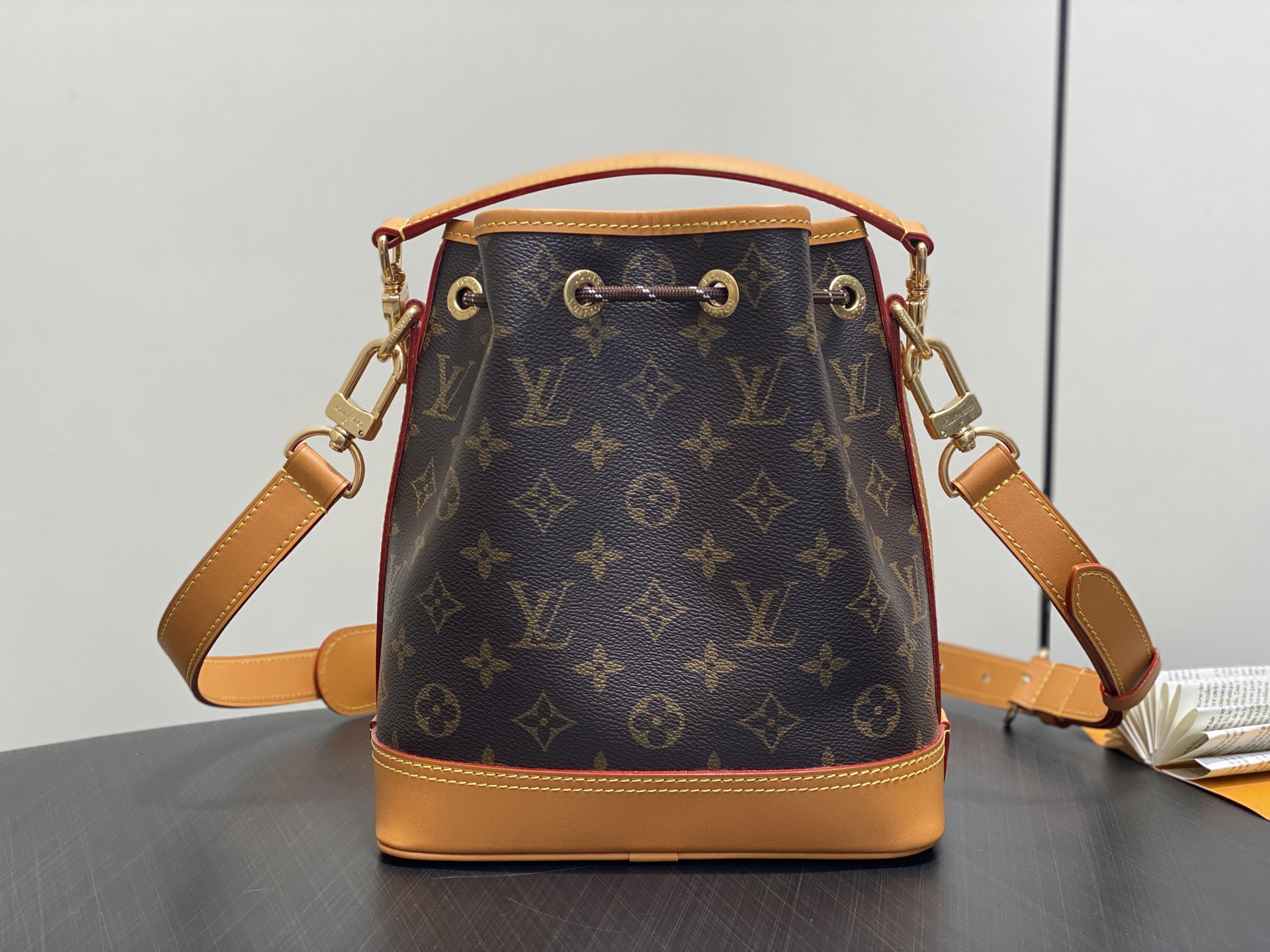 Louis Vuitton Noé Cargo Bucket(24 x 16 x 22 CM)