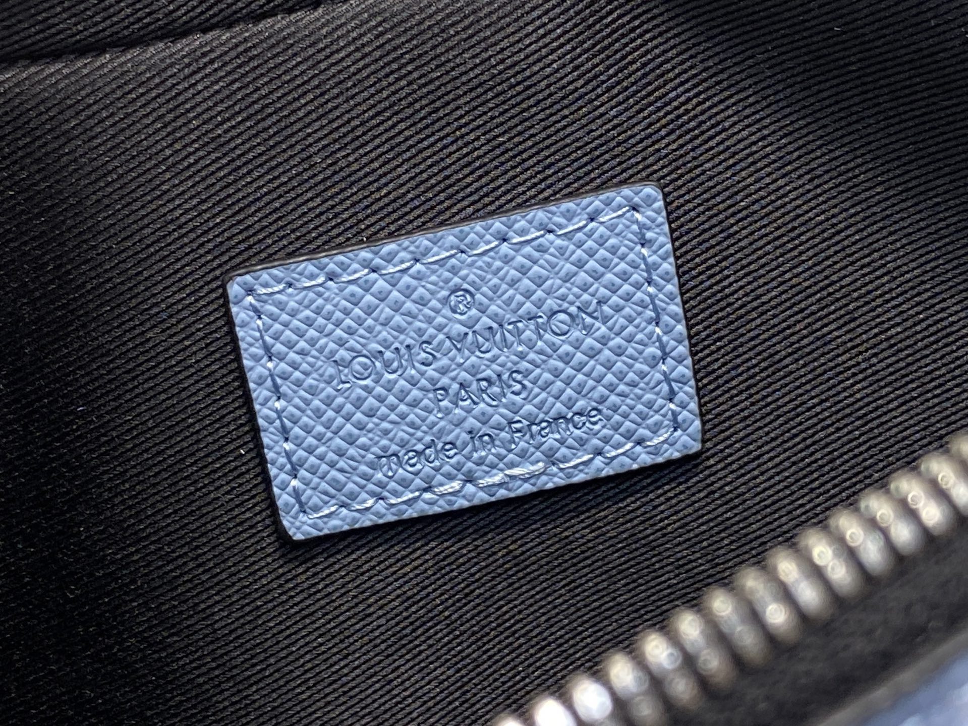 Louis Vuitton Alpha Messenger Bag (16 x 8 x 24CM)