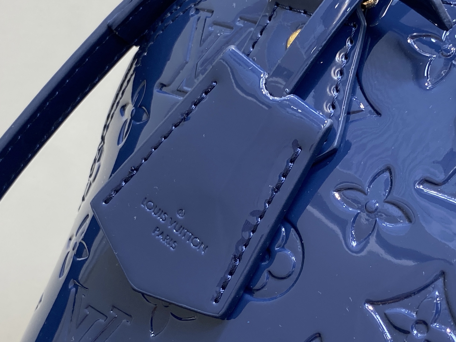 LV Alma BB(23.5 x 17.5 x 11.5CM)