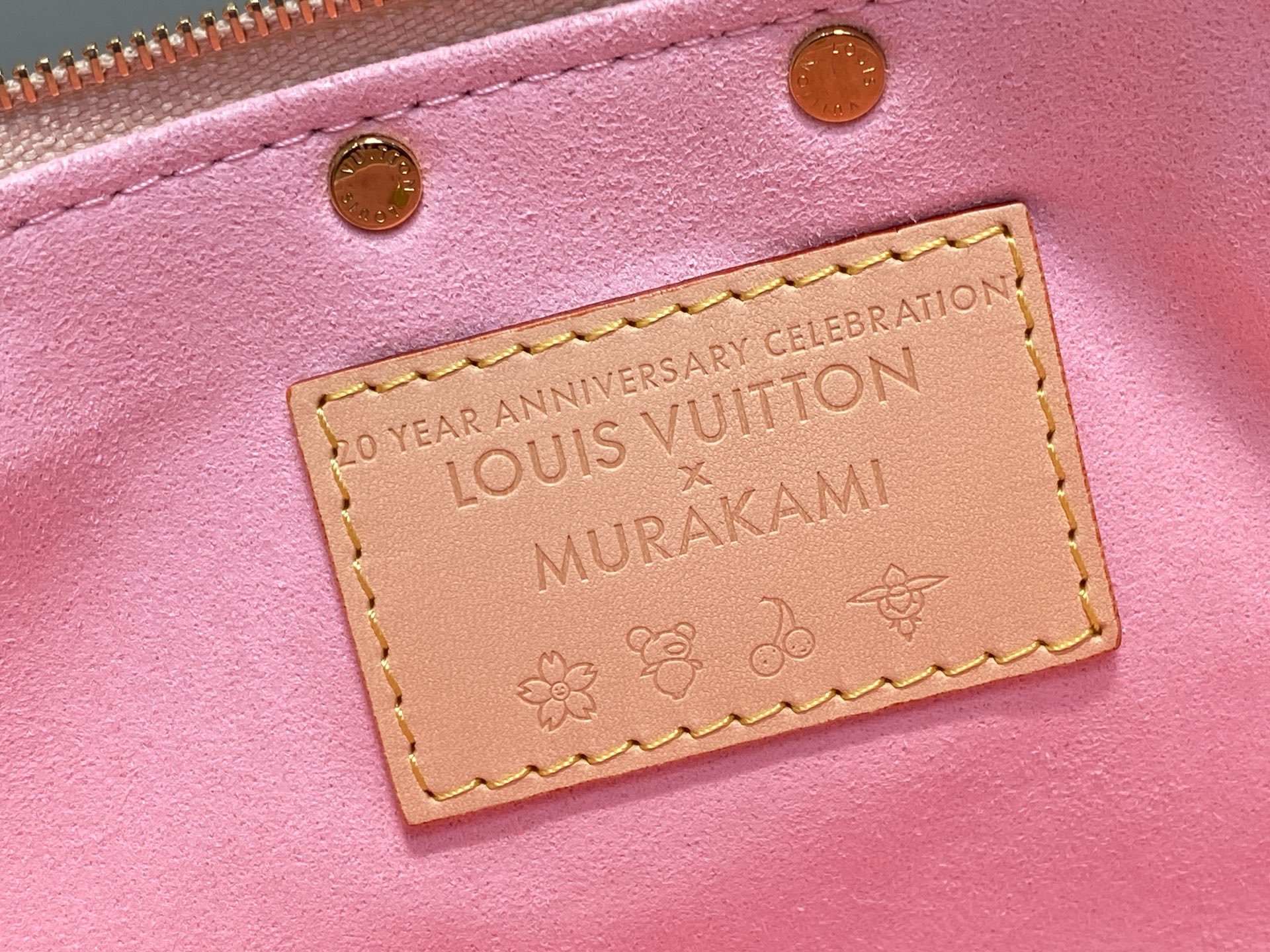 Louis Vuitton Pochette Accessoires Bag(22x13x4CM)