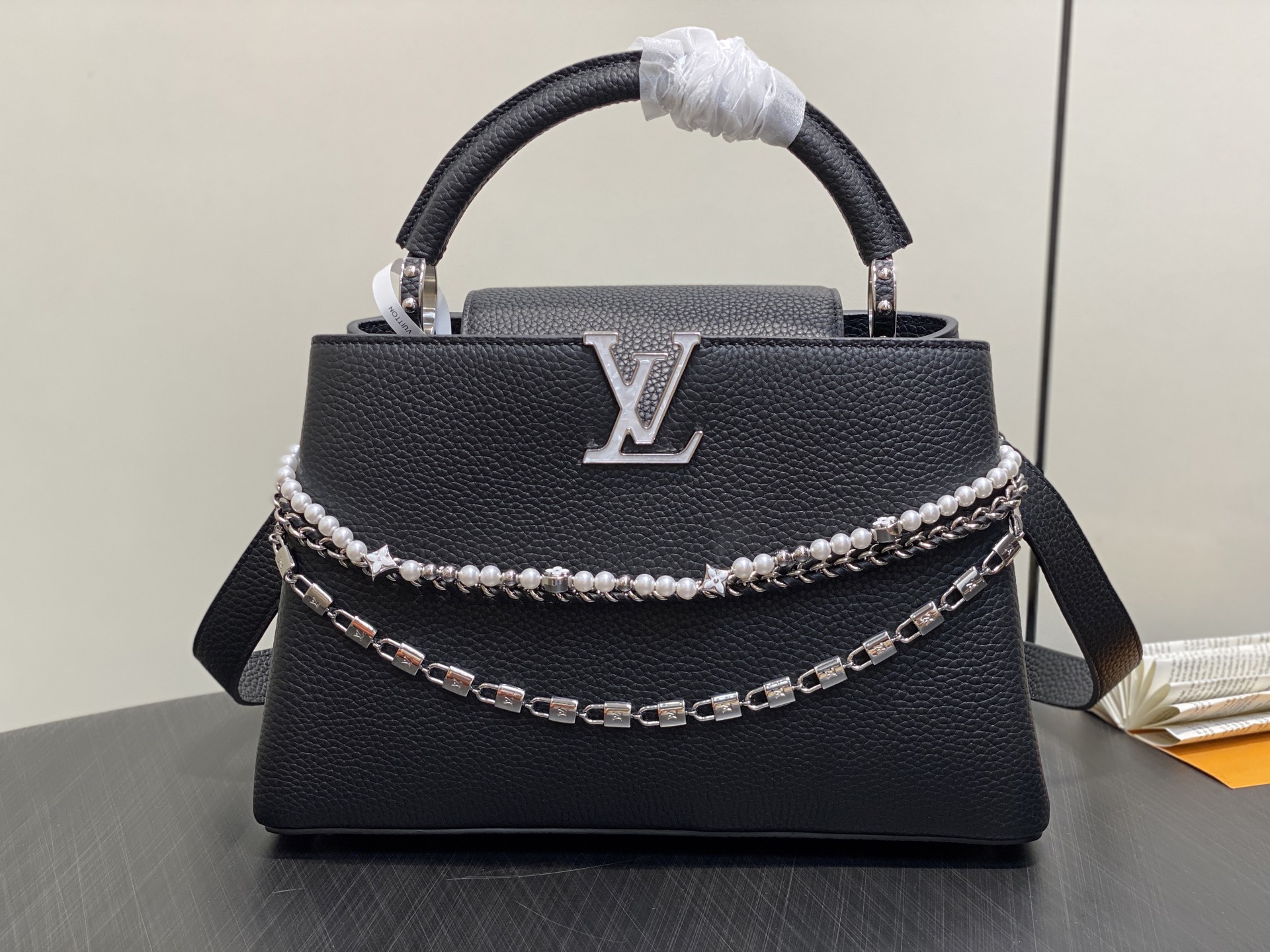 Louis Vuitton Capucines(31.5 x 20 x 11CM)