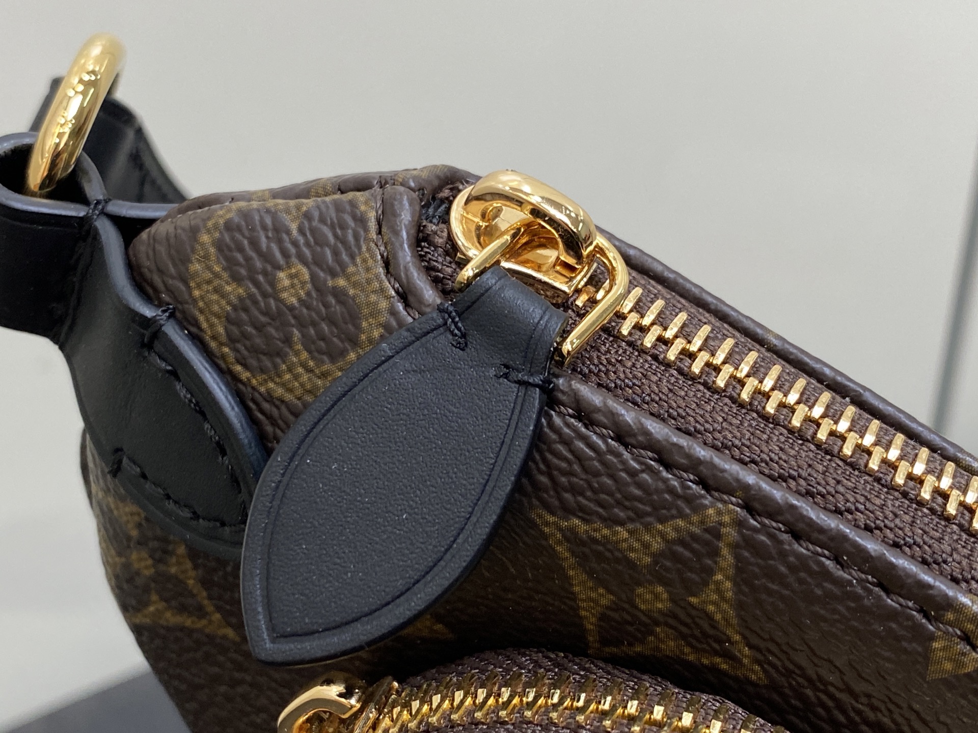 Louis Vuitton Keepit Waist Bag (12 x 6 x 29CM)