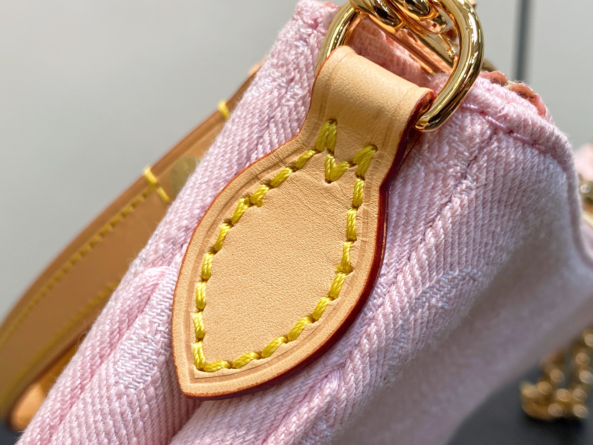 Louis Vuitton Liv Pochette Bag(13.5 x 6.5 x 24.5CM)