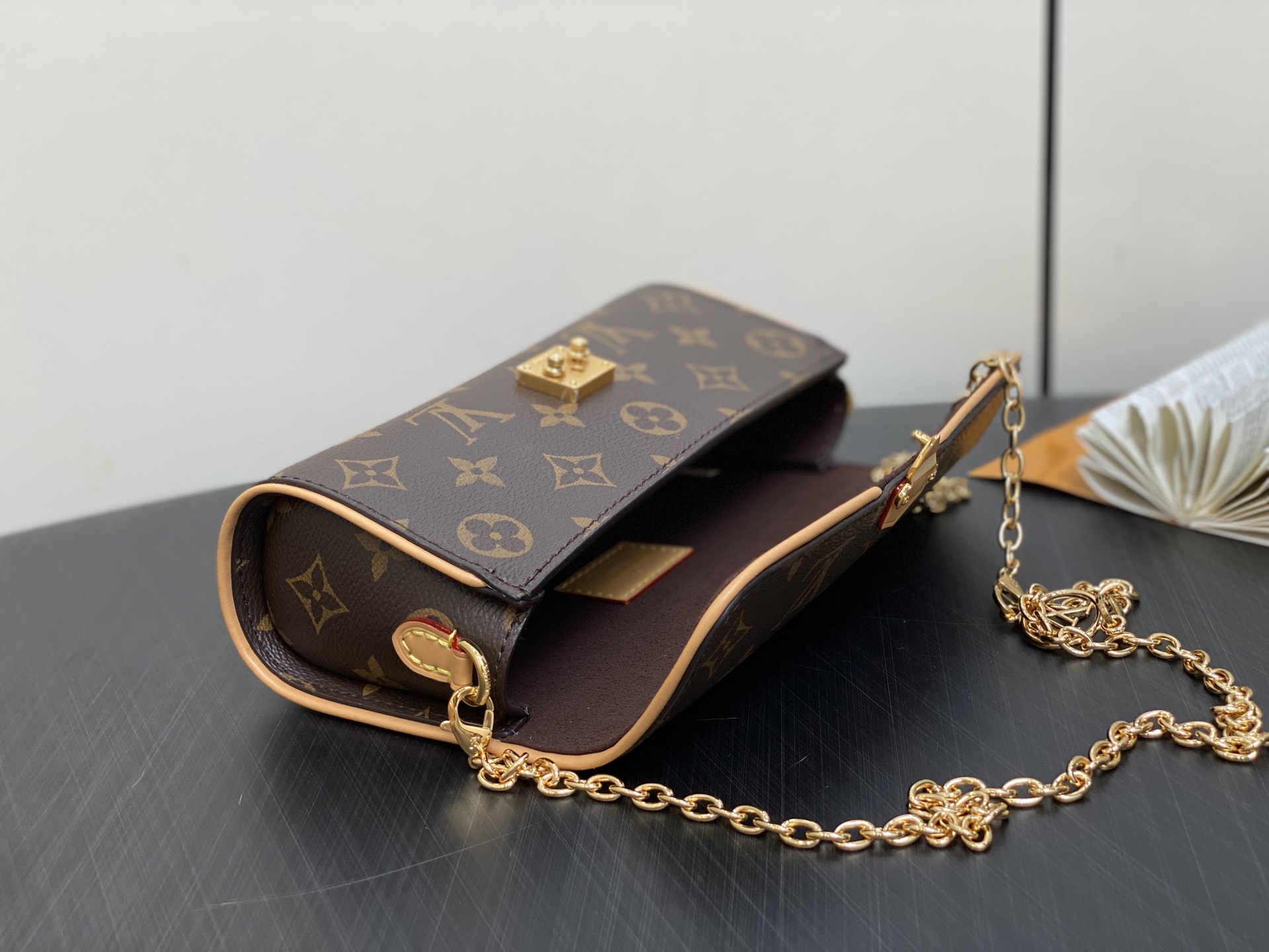 Louis Vuitton Pochette Camille Bag(20.5 x 11x6CM)